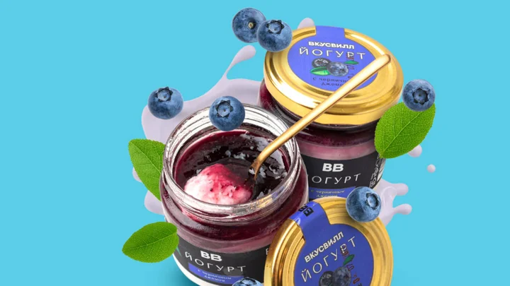 Колбаски «Четыре сыра» и йогурт с черничным джемом: премьеры недели с кешбэком