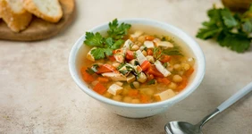 Быстрый суп с нутом и курицей
