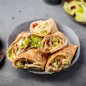 Рулет из&nbsp;лаваша с&nbsp;хумусом