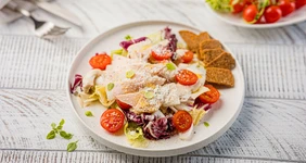 Быстрый салат Цезарь с курицей