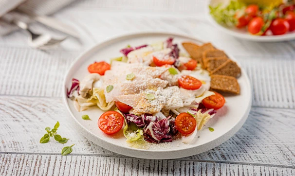 Быстрый салат Цезарь с курицей, шаг 2/2