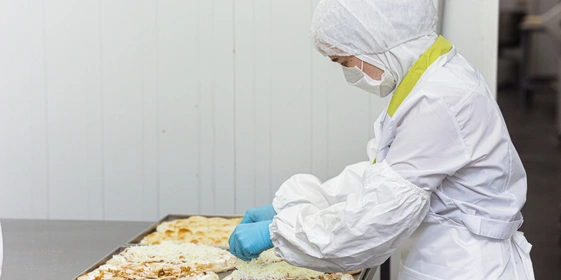 …и выкладывают начинку