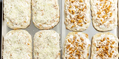 На Хлебозаводе №1 для ВкусВилла производят римскую пиццу «Курица Терияки»,  пиццу с курицей и белыми грибами и с тунцом