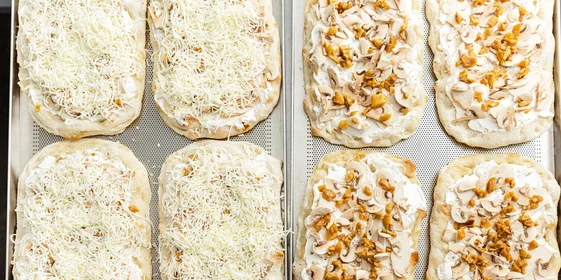 На Хлебозаводе №1 для ВкусВилла производят римскую пиццу «Курица Терияки»,  пиццу с курицей и белыми грибами и с тунцом