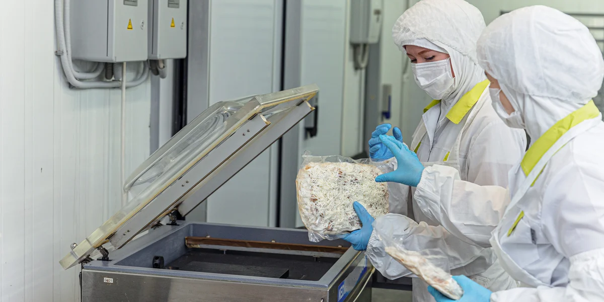 Благодаря шоковой заморозке, продукт может храниться до трёх месяцев. При этом тесто и начинка не потеряют свои вкусовые качества