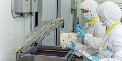 Благодаря шоковой заморозке, продукт может храниться до трёх месяцев. При этом тесто и начинка не потеряют свои вкусовые качества