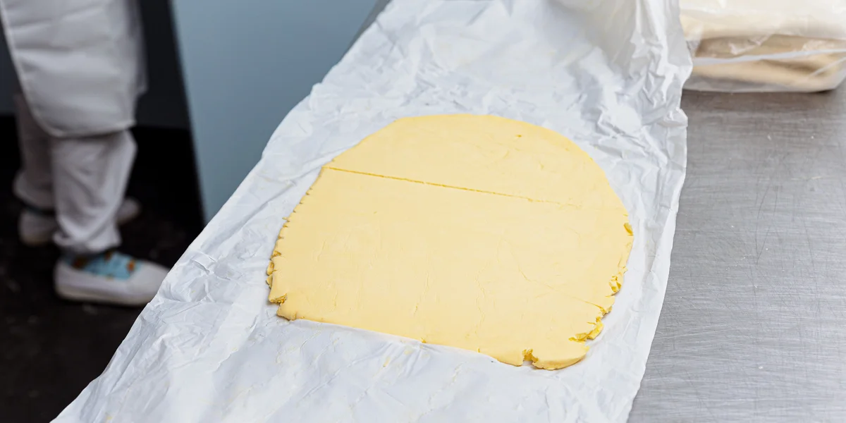 На Хлебозаводе при производстве слоёного теста используют сливочное масло из Новой Зеландии