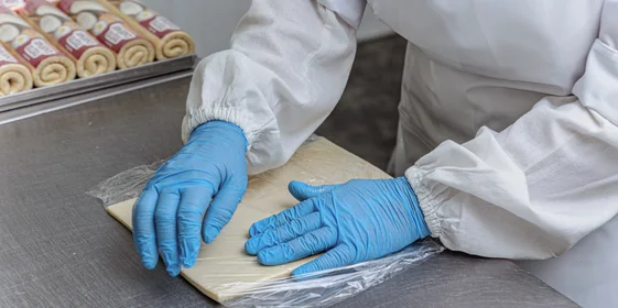 …и передают на упаковку