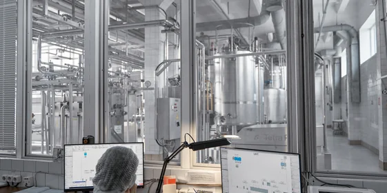 Весь завод детского питания управляется с операторского пункта с помощью компьютера. Человеческий фактор полностью исключён, автоматизированный процесс гарантирует стабильное качество и единый вкус продукта