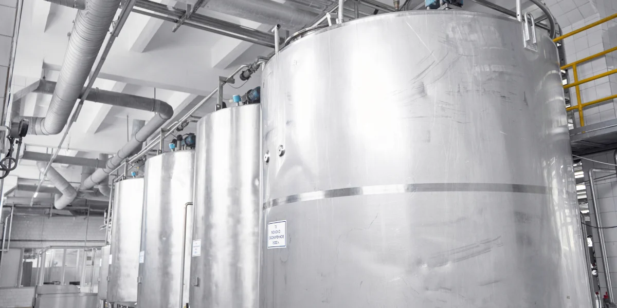 Молоко для детского цеха поставляют три сертифицированных фермы. Приёмка такого сырья осуществляется отдельно от «взрослого» молока