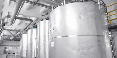 Молоко для детского цеха поставляют три сертифицированных фермы. Приёмка такого сырья осуществляется отдельно от «взрослого» молока