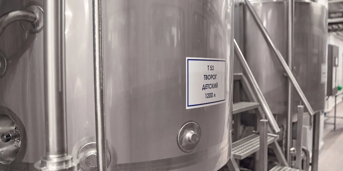 Для каждого вида продукции на предприятии используется отдельная ёмкость