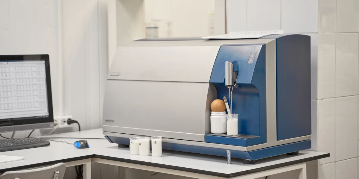 Отбор анализов производится на всех этапах создания продукции. Только после одобрения лаборатории начинается фасовка