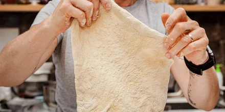 Тесто для пиццы: рецепт и мастер-класс по приготовлению от шеф-повара ВкусВилла