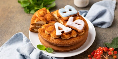 А к 1 сентября кондитерская фабрика Парфёнова готовит новинку — медовый торт «Алфавит». Ещё больше тематических тортов скоро появится в нашем каталоге, следите за новостями