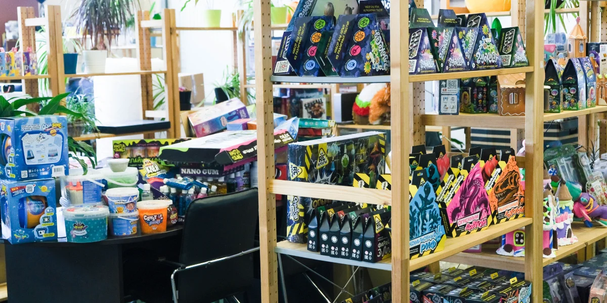 Офис «Волшебного мира» — один большой шоурум. Перед запуском каждой новой игрушки сюда приглашают детей для её тестирования