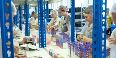 Лёгкий пластилин не нужно разминать перед лепкой, а после высыхания он застывает, сохраняя форму фигурки