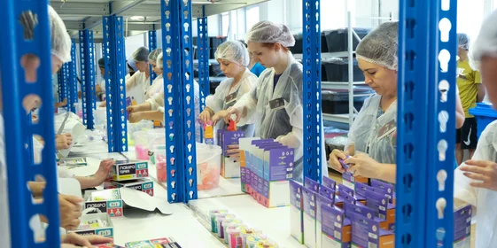 Лёгкий пластилин не нужно разминать перед лепкой, а после высыхания он застывает, сохраняя форму фигурки