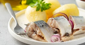 Как засолить скумбрию дома: пошаговые рецепты с фото