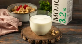 Молоко: все за и против, сколько пить, кому и чем полезно