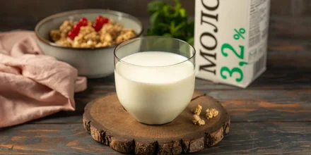 Молоко: все за и против, сколько пить, кому и чем полезно