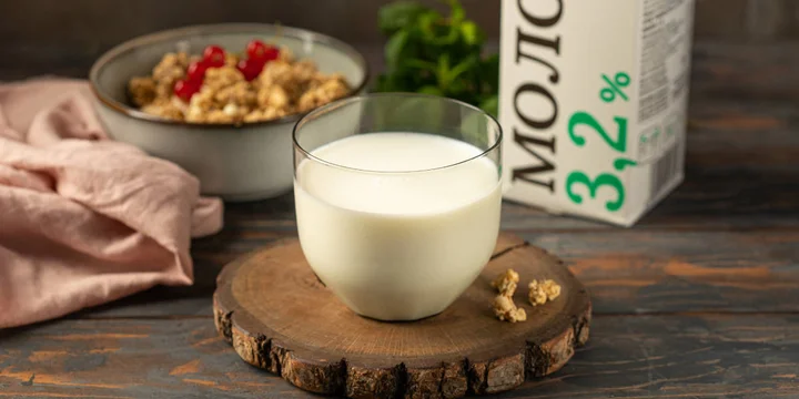 Молоко: все за и против, сколько пить, кому и чем полезно