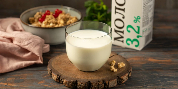 Молоко: все за и против, сколько пить, кому и чем полезно