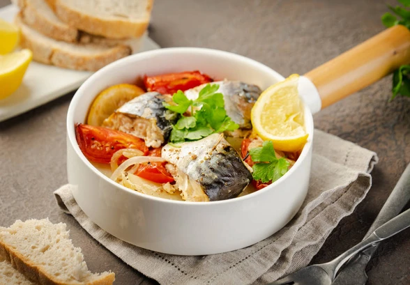 Скумбрия, запечённая с овощами