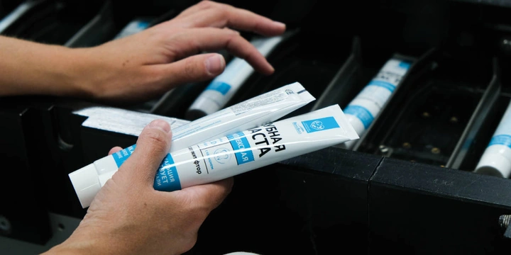 Что таит в&nbsp;себе состав зубной пасты ВкусВилл: экскурсия на&nbsp;производство