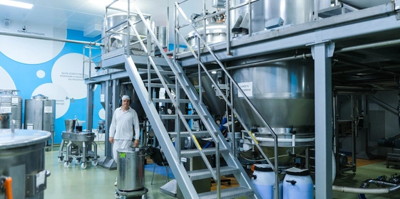 В одну зубную пасту может входить около&nbsp;20 компонентов: каждый из&nbsp;них отвешивается и&nbsp;загружается в&nbsp;реактор согласно технологической карте