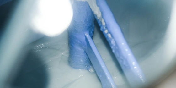 Внутри каждого реактора расположен гомогенизатор, который предназначен для&nbsp;равномерного измельчения компонентов по&nbsp;всему объёму массы