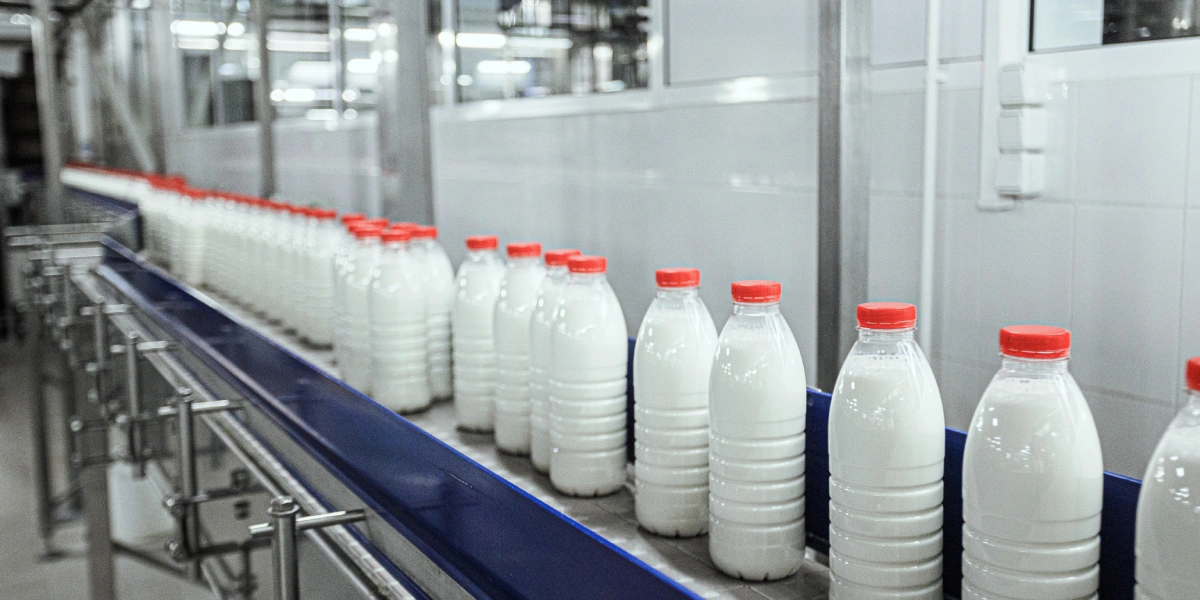 Линия розлива в ПЭТ-бутылки. Линия способна выпускать 8 тысяч бутылок в час