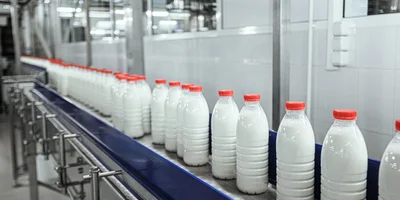 Линия розлива в ПЭТ-бутылки. Линия способна выпускать 8 тысяч бутылок в час