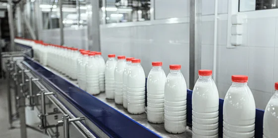 Линия розлива в ПЭТ-бутылки. Линия способна выпускать 8 тысяч бутылок в час