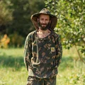 Юрий, пасечник с многолетним стажем. Пчёлами занимался ещё его дед после войны, потом отец. Юрий отучился в институте на пчеловода и организовал свою пасеку в Орловской области