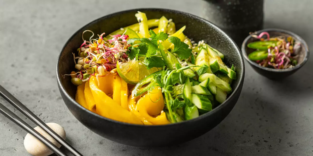 Тайский салат с манго