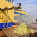Все отходы производства бесплатно передают местным фермерам на комбикорм