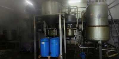 Перед подачей на&nbsp;уваривание кабачки проходят через инспекционную ленту, где сотрудники следят за&nbsp;качеством обработки овощей. Затем при&nbsp;температуре +85-90 градусов кабачки уваривают до&nbsp;состояния пюре