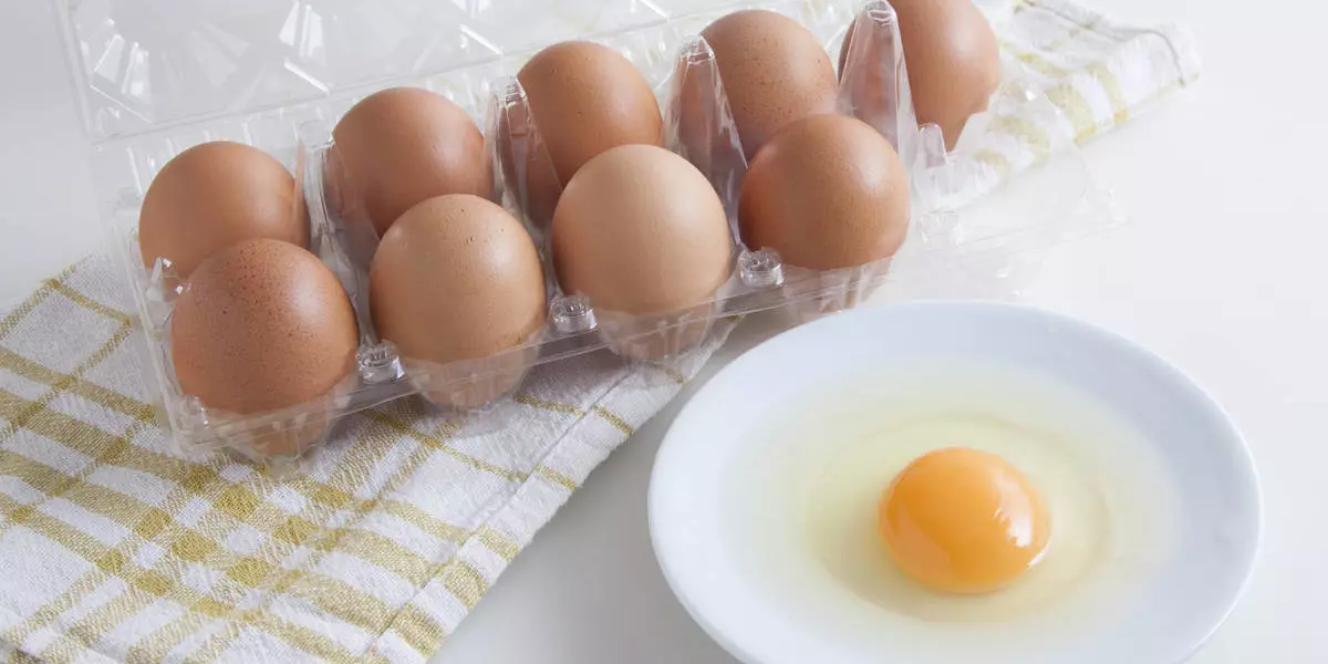 Жить без яиц. Яичные желтки для длительного хранения. Китайские яйца искусственные. Яйца с ярким желтком фирма. Китайские яйца в упаковке.