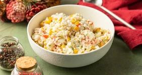 Салат с крабовыми палочками и рисом