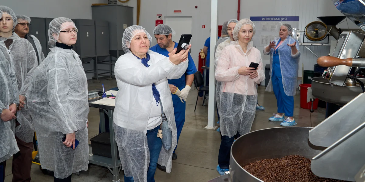 Свадьба в магазине, конкурсы и культпоходы: чем живёт сообщество ВкусВилла