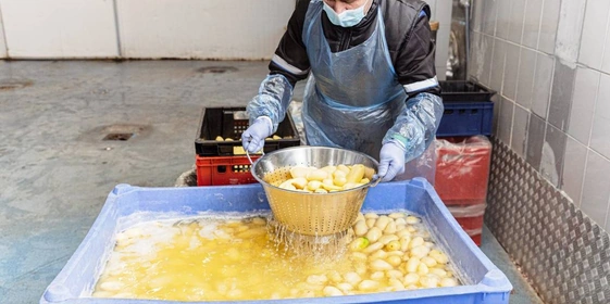 Рецепт оливье: как готовят салат в&nbsp;промышленном масштабе