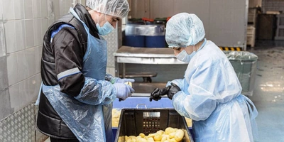 Рецепт оливье: как готовят салат в&nbsp;промышленном масштабе