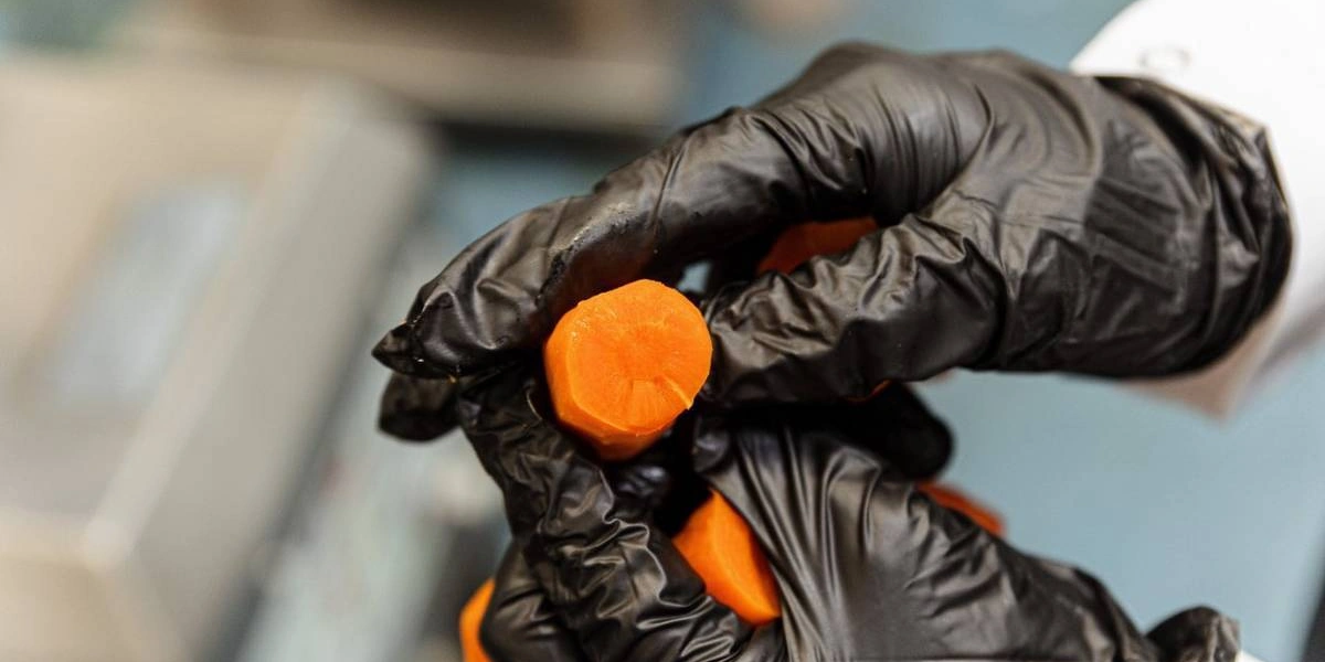 Рецепт оливье: как готовят салат в&nbsp;промышленном масштабе