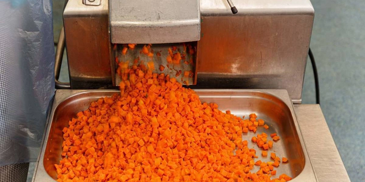 Рецепт оливье: как готовят салат в&nbsp;промышленном масштабе