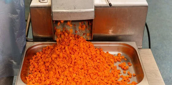 Рецепт оливье: как готовят салат в промышленном масштабе