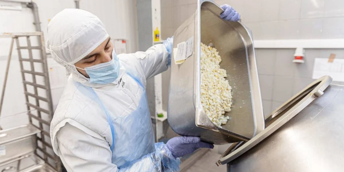 Рецепт оливье: как готовят салат в промышленном масштабе