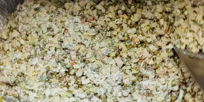 Рецепт оливье: как готовят салат в промышленном масштабе