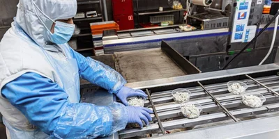 Рецепт оливье: как готовят салат в промышленном масштабе