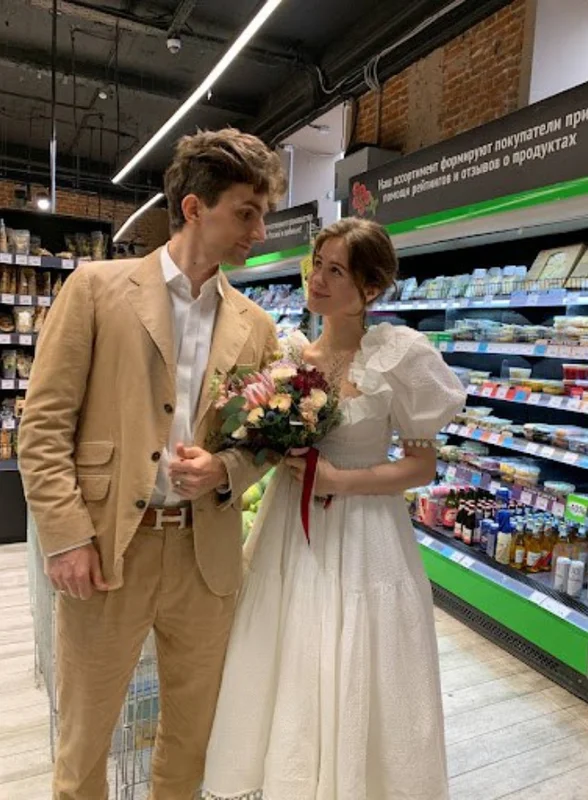 Свадьба в магазине, конкурсы и культпоходы: чем живёт сообщество ВкусВилла